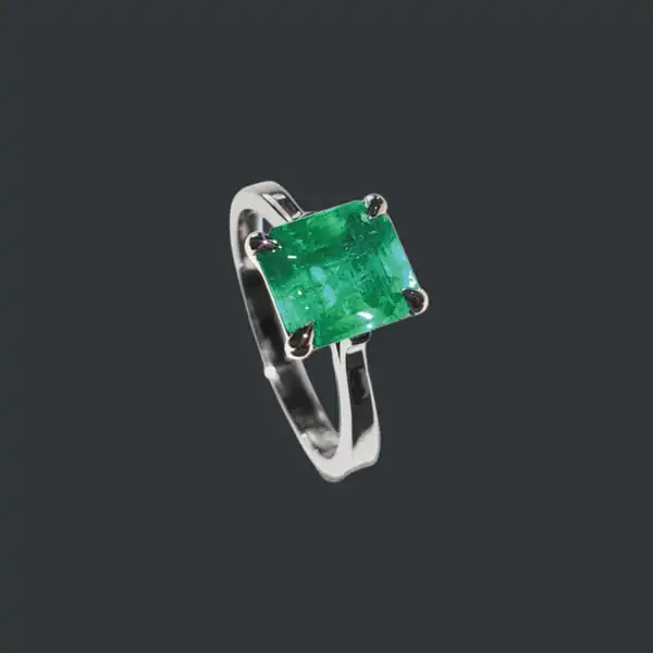 15-Bague-sertie-Emeraude-1-600x600